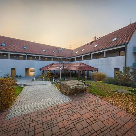 Hotel Madl Velké Bílovice Eksteriør billede