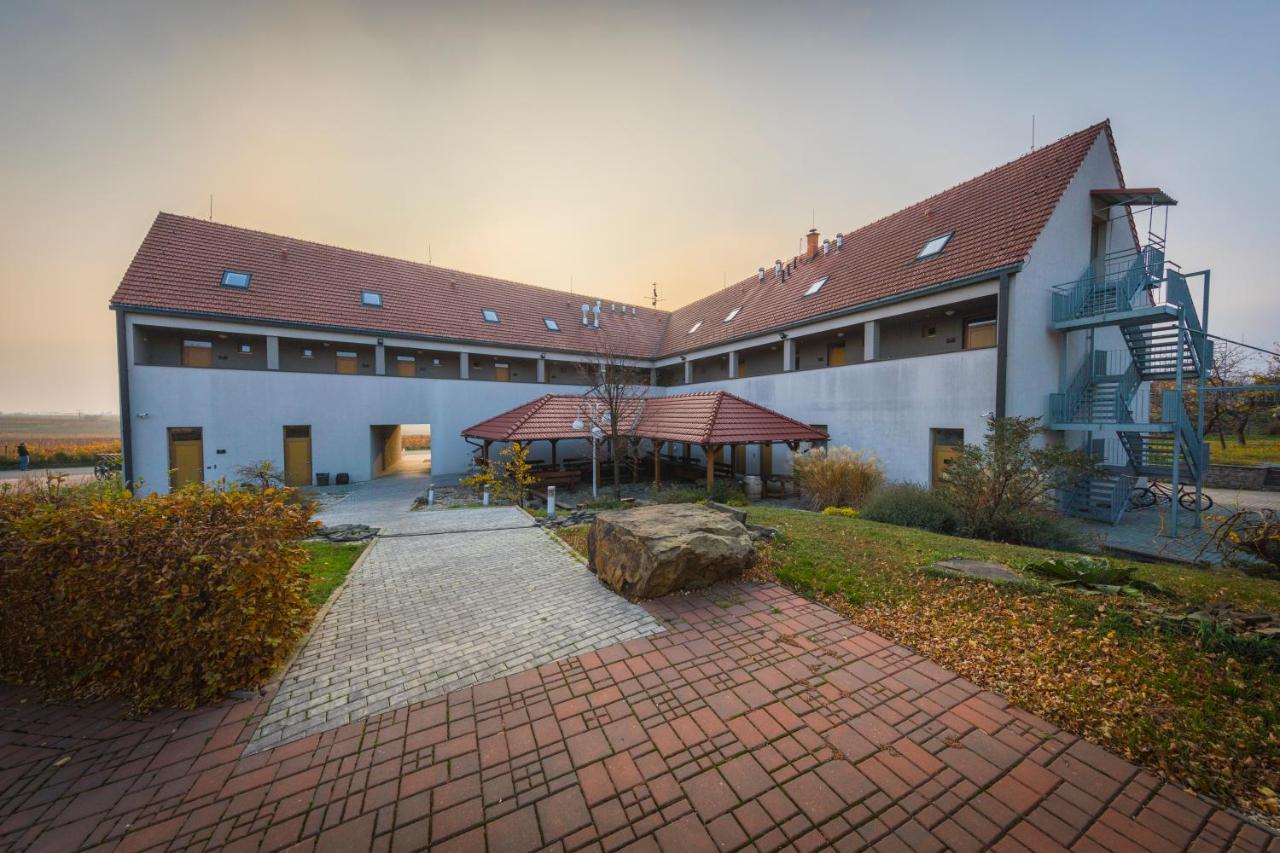 Hotel Madl Velké Bílovice Eksteriør billede